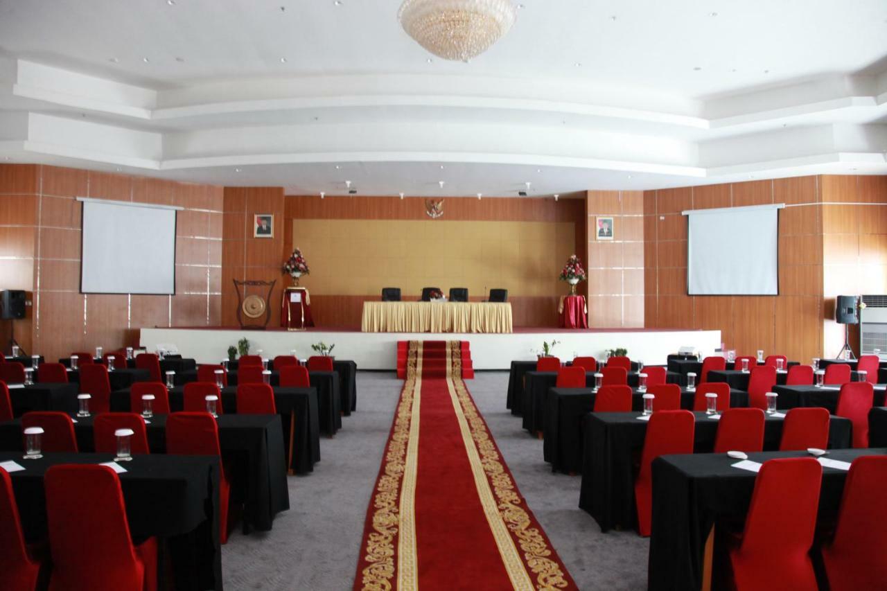 Training Centre Damhil Hotell Gorontalo Exteriör bild
